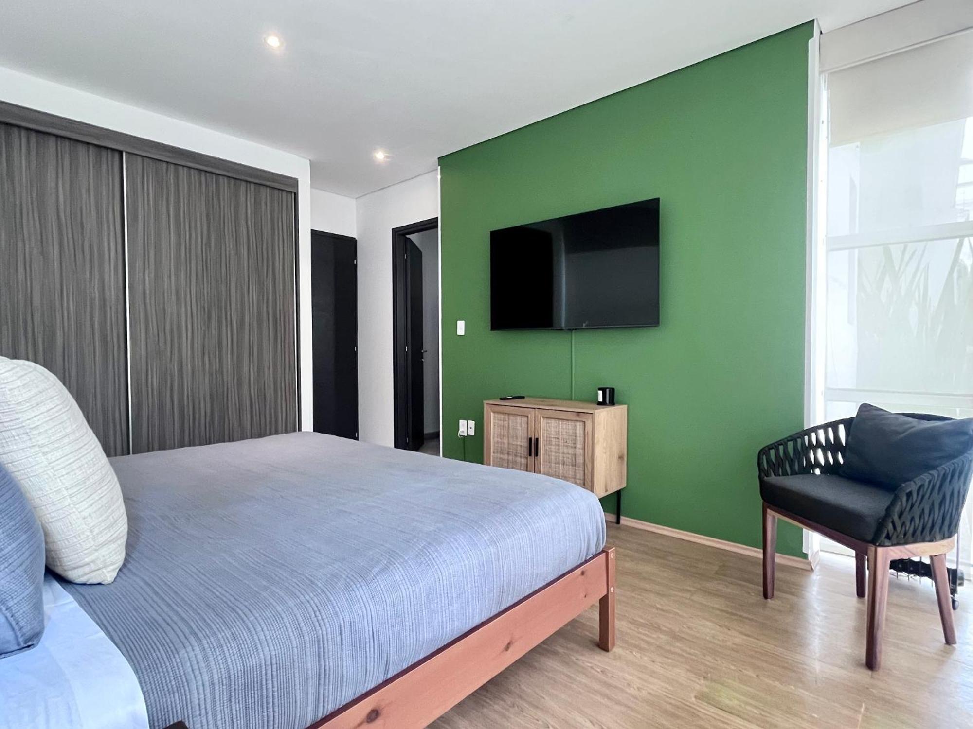 S2205 - 2bdr - 2bth Apartamento